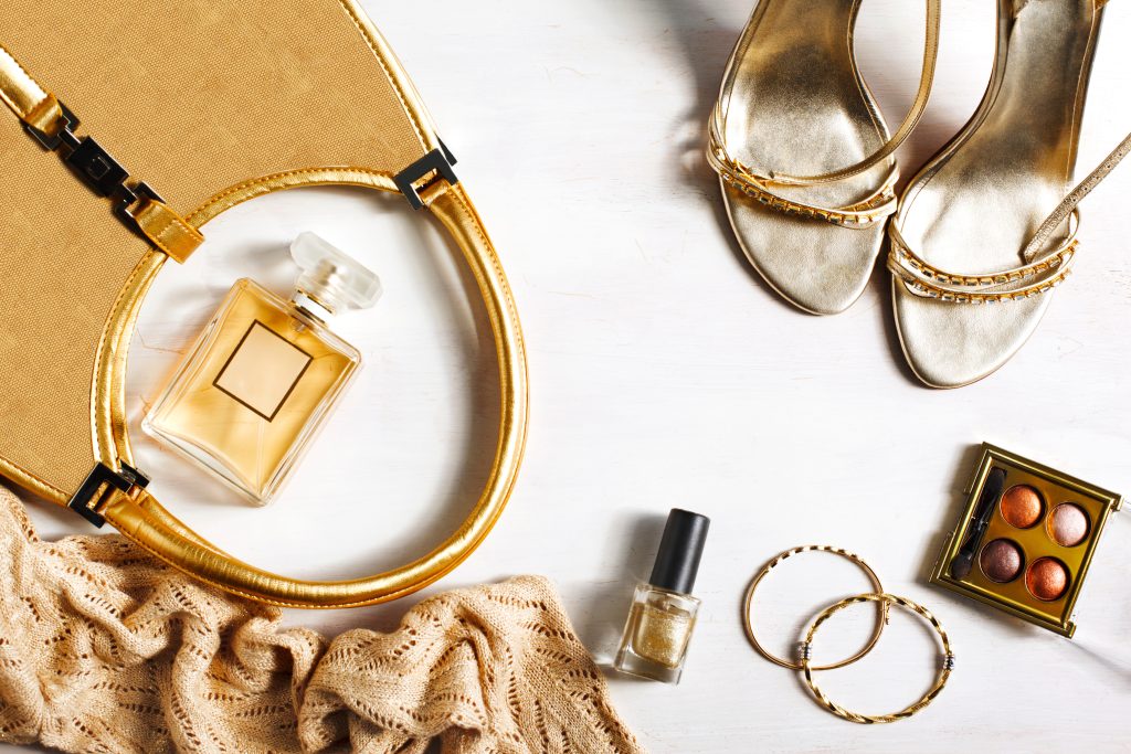 similarité de marque de parfums, bijoux et mode